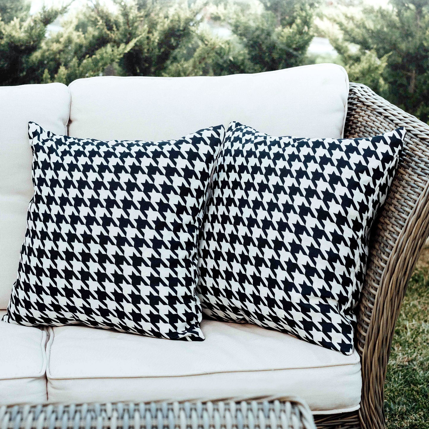 DecorX Outdoor Pillow Covers 2 Pack Patio Decorative Accent Throw Pillow Covers, Houndstooth Blue and White