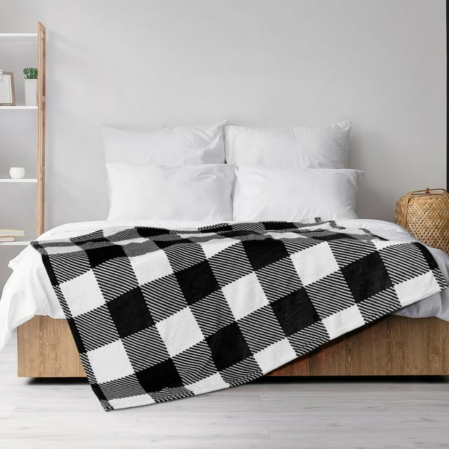 Black and White Throw Blanket with Abstract Pattern